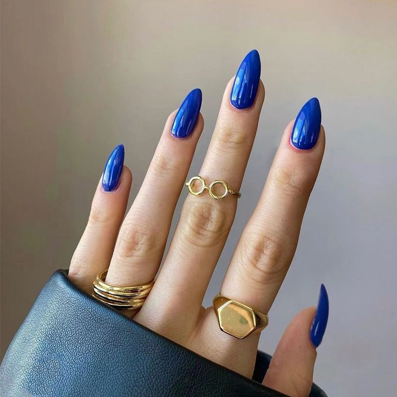 Накладные ногти с дизайном синий заостренные #1