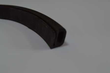 Профиль резиновый уплотнительный е-образный черного цвета. Основание 15 мм, высота 15 мм. Длина 6 метров. #1