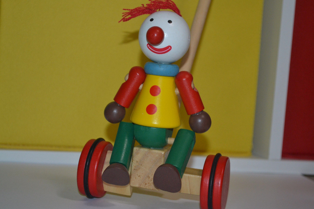 Деревянная игрушка Деревянная головоломка Монтессори каталка клоун на палочке высота палочки 45 см . #1