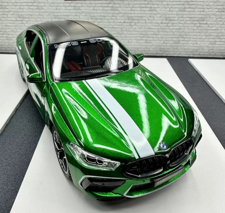 Металлическая инерционная машинка BMW M8 зеленая, масштаб 1:24  #1