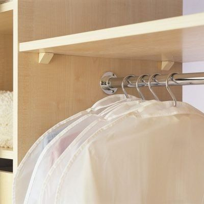Самая важная деталь в любом шкафу, это конечно же штанга. Она помогает сэкономить место, а так же помогает сохранить одежду в глаженом виде, ведь одежда вешается на вешалки. Штанга сделана из хромированной трубы диаметром 25мм.