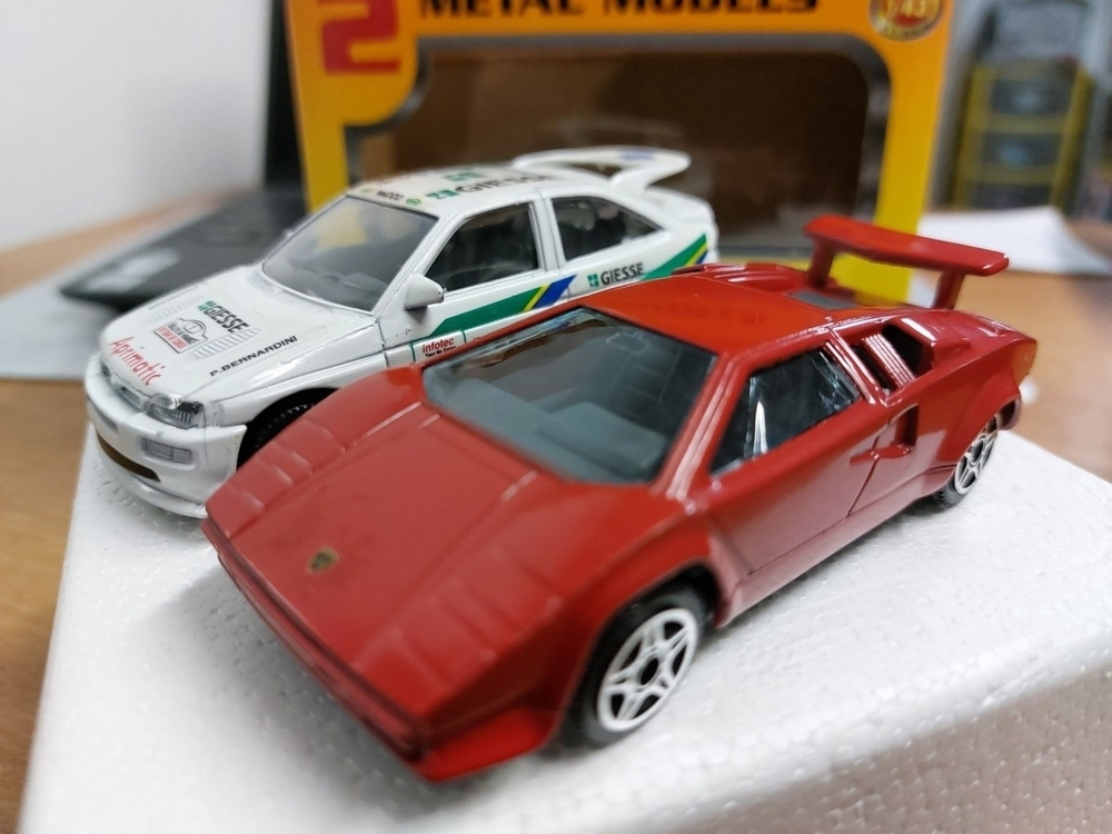 Набор коллекционных металлических машинок Ford Escort Cosworth и Lamborghini Countach 1:43 Bburago 4200fla #1