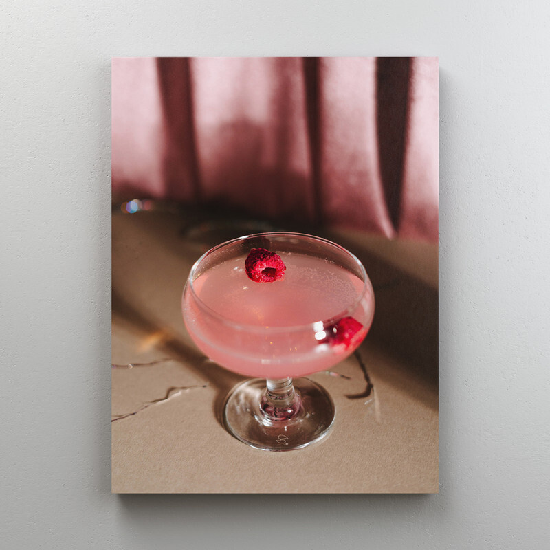 Интерьерная картина на холсте "Бокал с малиновым коктейлем" на подрамнике 75x100 см  #1
