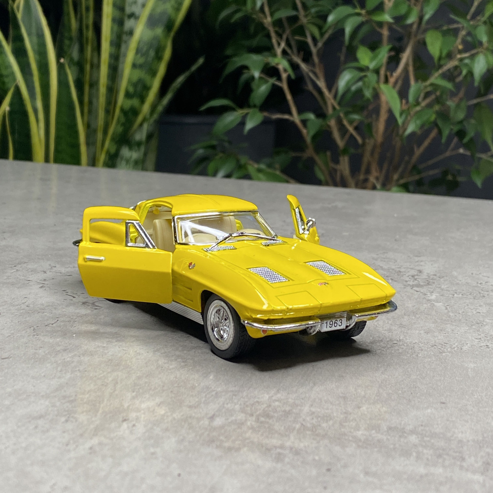 Машинка металлическая Kinsmart 1:36 Corvette Sting Ray 1963 Корвет Стинг Рэй 5358DKT инерционная, двери #1