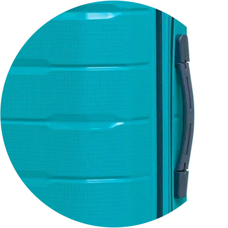 Для удобства транспортировки чемодан оснащён дополнительной боковой ручкой.