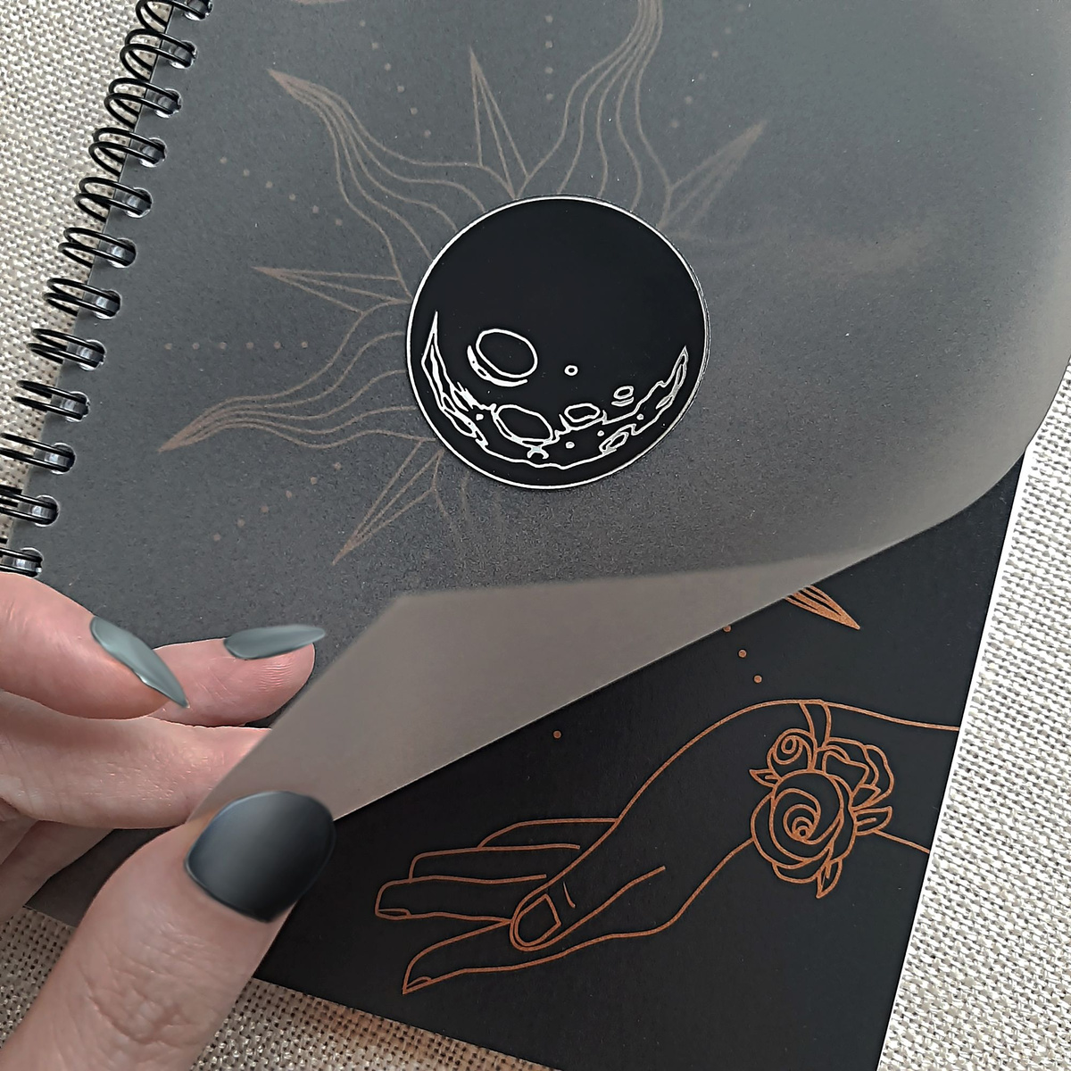 Скетчбук для рисования / Блокнот для скетчинга "Луна и Солнце" для маркеров и графики с твердой обложкой на кольцах, А5, 40 листов, WINLE
