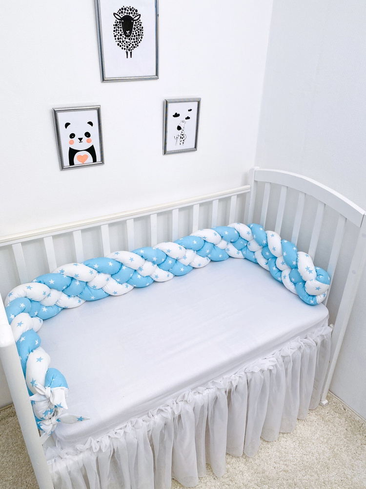 Бортик коса из хлопка 220 см. в детскую кроватку для новорожденного Белый, голубой. "Небо голубое"  #1