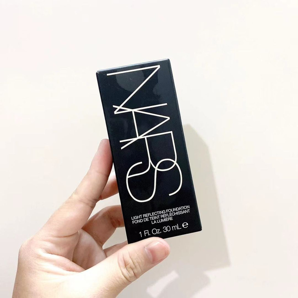 NARS Супер квадратный флакон жидкого тонального крема #1