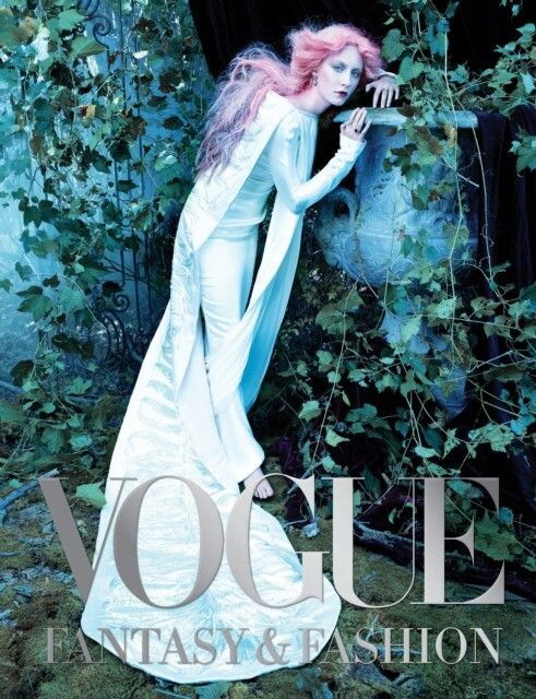 ABRAMS: Vogue. Fantasy & Fashion #1