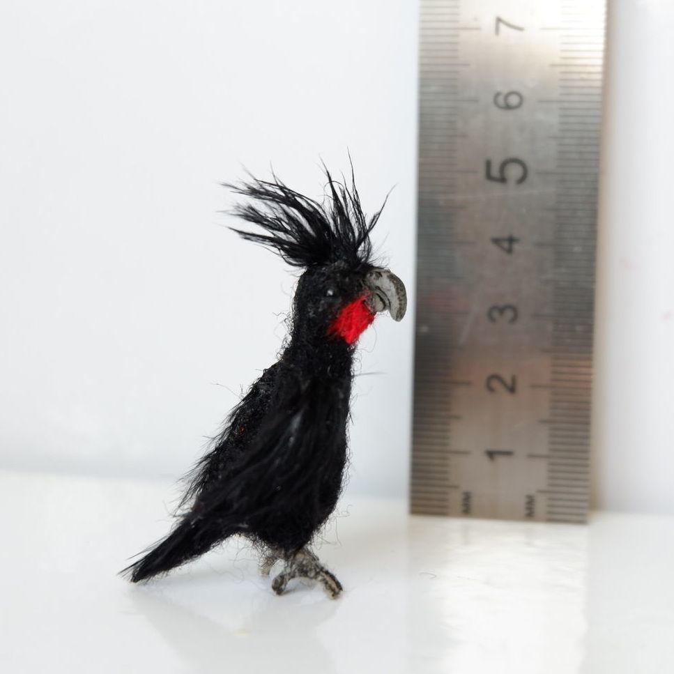 Черный какаду, пальмовый попугай в масштабе 1:12, миниатюра для кукольного домика. Ручная работа  #1
