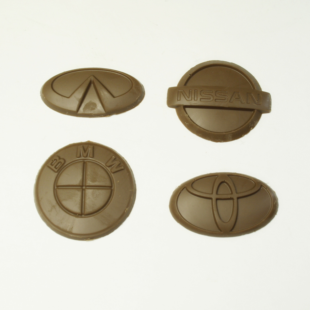 Подарочная шоколадная плитка Frade/Фраде - Авто эмблемы 1 (4 предм.) (вес-64г) (молочный)  #1