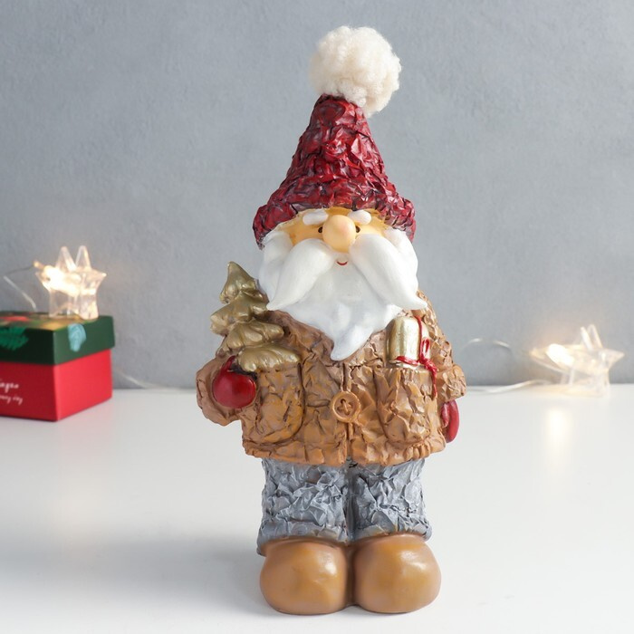 Сувенир полистоун Дед Мороз в пиджачке с ёлочкой и подарком 10,5х8х20,5 см  #1