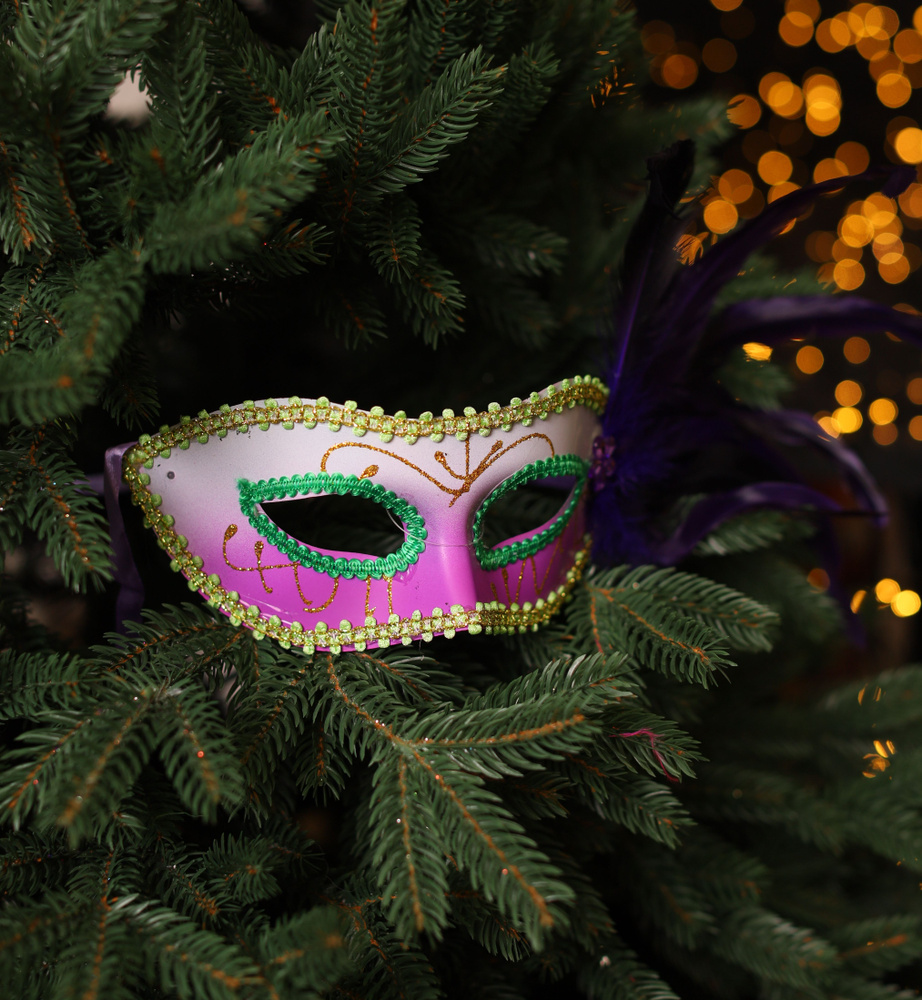 Карнавальная венецианская маска с пером, бело-фиолетовая маска, зеленые глаза, 21 см  #1