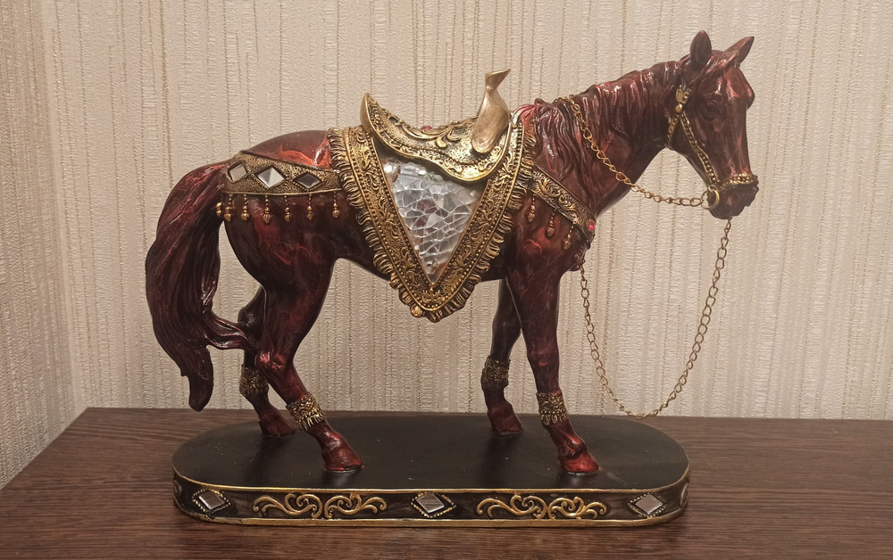 Статуэтка "Лошадь лакированная с зеркальцами и подвесками", высота 21см  #1