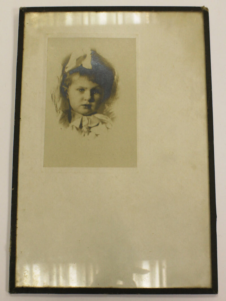 Картина "Детский портрет", печатная открытка на картоне под стеклом (состояние на фото)  #1