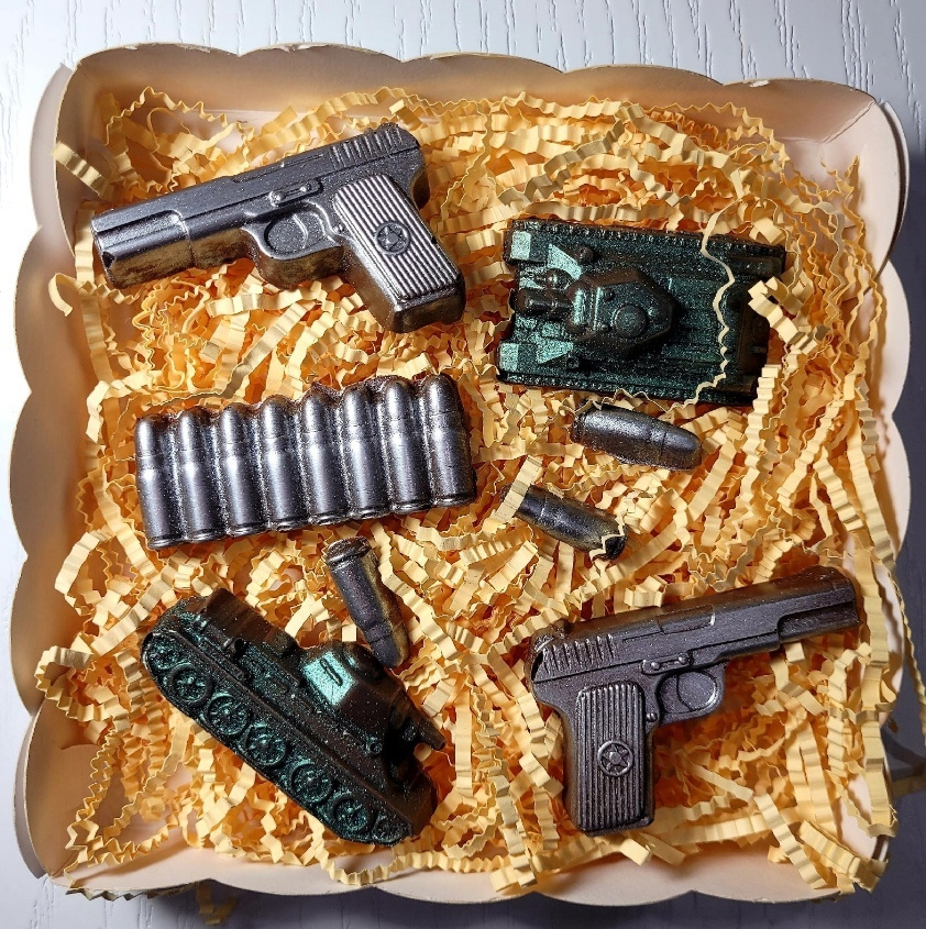 Шоколадный набор " Танк и пистолет в миниатюре"  #1