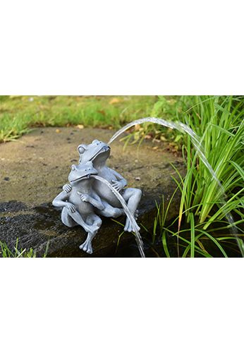 Фигура для фонтана в пруду "Лягушачья пара", цвет каменно-серый, Heissner, Германия  #1