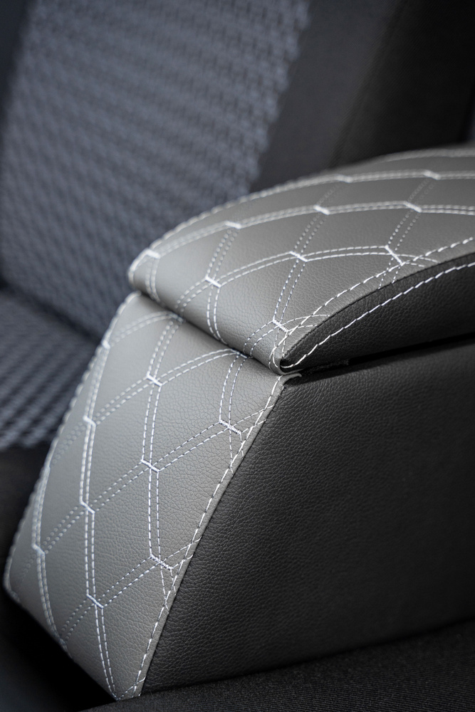 Подлокотник БАР между сидений для а/м Газель 3302 (серый) экокожа стеганая, светлый ромб  #1