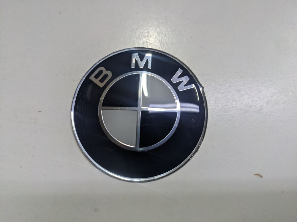 Эмблема Шильдик BMW  БМВ  на руль чёрно-белый #1