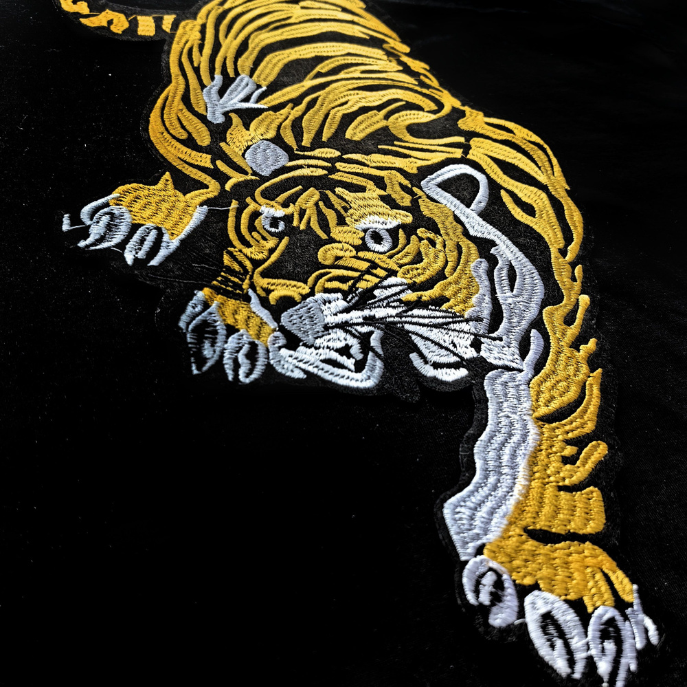 Большая нашивка-термоаппликация "Крадущийся тигр" на спину куртки, джинсовки, толстовки  #1