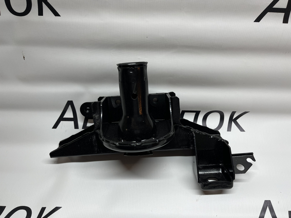 Кронштейн опоры пружины передней подвески (крепления поперечины ...