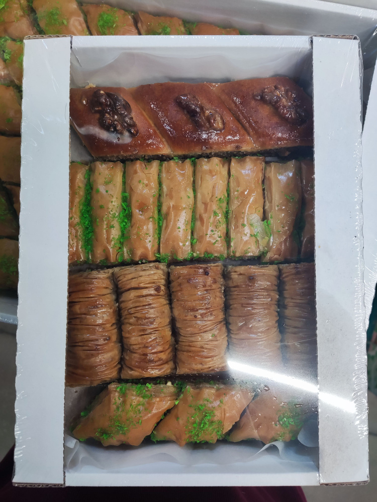 Турецкая и бакинская Пахлава (баклава) "Ассарти" с грецким орехом ...