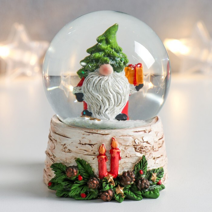 Стеклянный новогодний снежный шар "Гномик с подарком" 7х6,7х8,8 см  #1