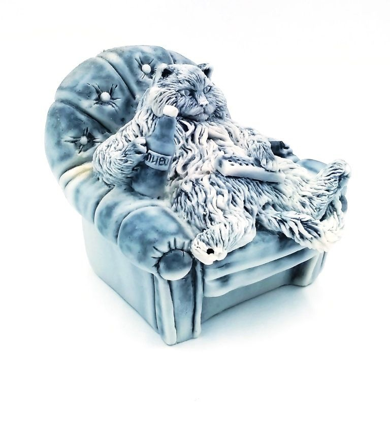 Статуэтка Кот в кресле 10см мраморная крошка #1