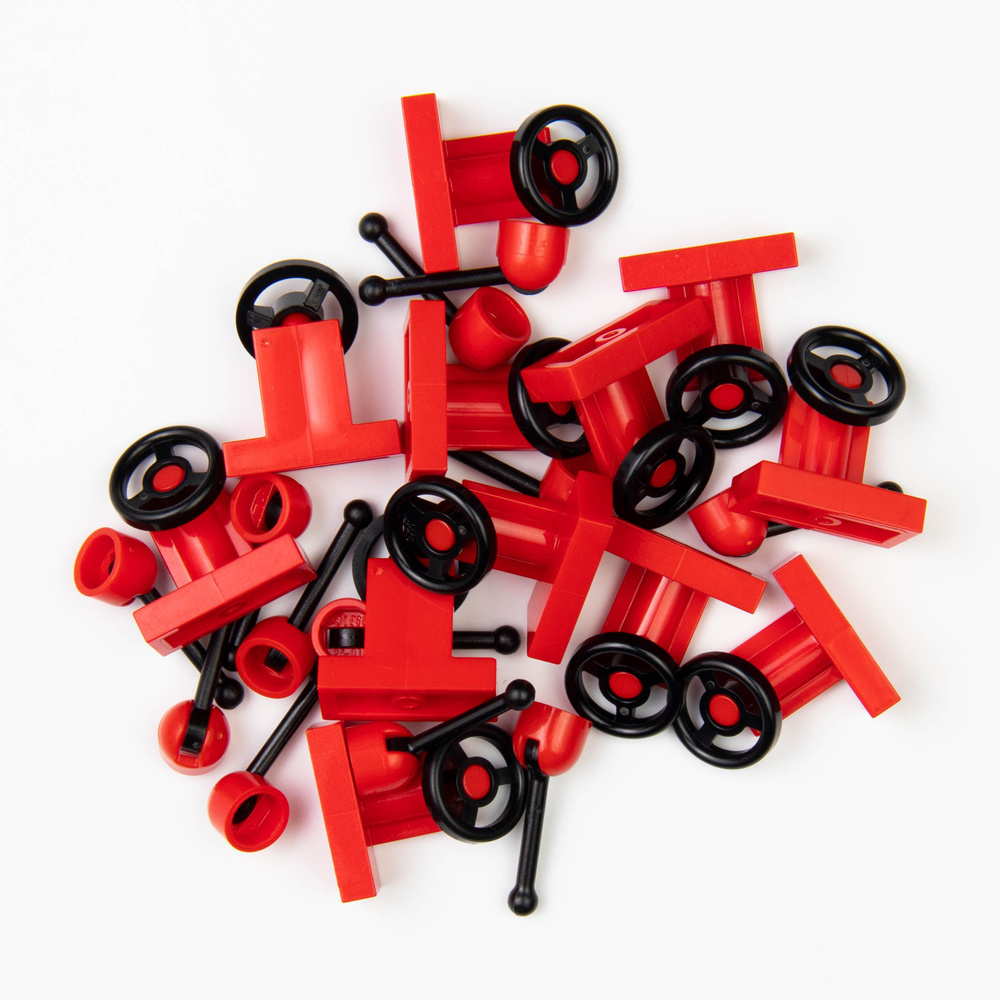 Набор деталей от Куботеки: красные рулевая стойка с черным колесом размер 1х2 и антенна с черным рычагом #1