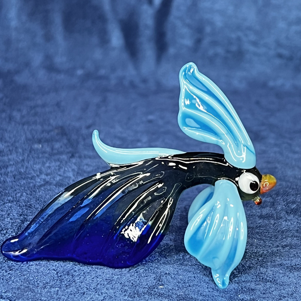 Фигурка стеклянная "Рыбка с голубыми планиками" #1