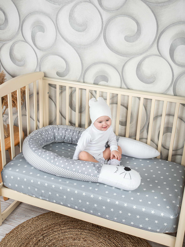 Бортик валик Котик в детскую кроватку для новорожденного 220 см. Серый  #1
