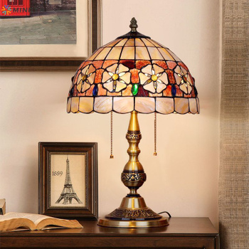 Настольная лампа «Тиффани» (38 фото): витражная модель в современном стиле