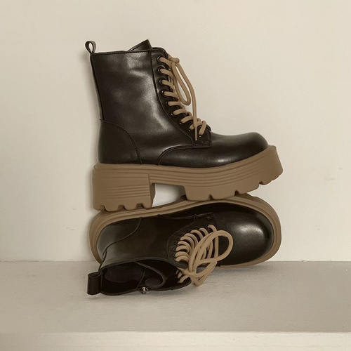 Doc martens best sale pull and bear