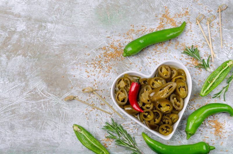 Маринованный чили халапеньо. Халапеньо чьяпас. Перец халапеньо маринованный. Перец халапеньо маринованный. Перец халапеньо в банке.