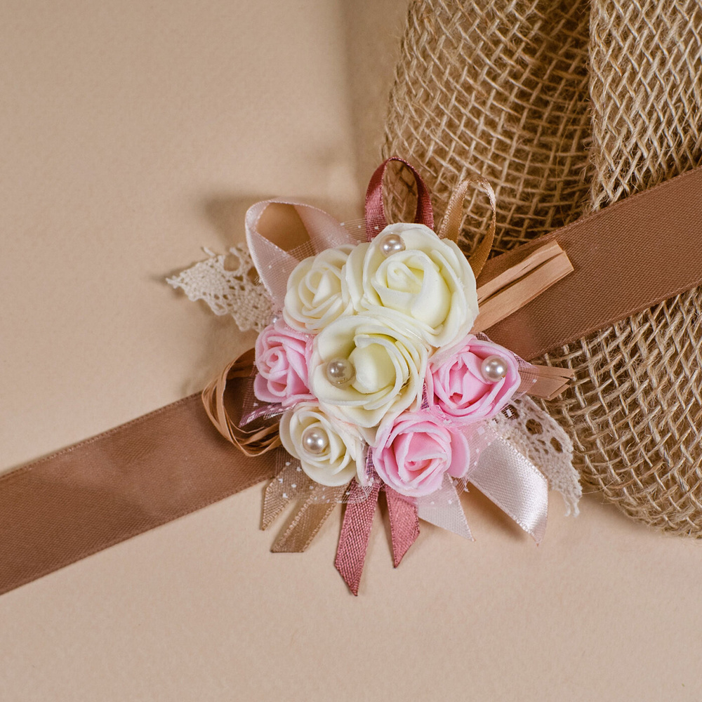 Браслет для невесты или свидетельницы на свадьбу "Капучино" из атласной ленты коричневого цвета с розовыми #1