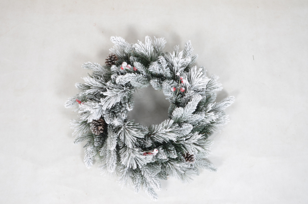 Венок новогодний на дверь Berta 60см рождественский заснеженный с декором еловый литой + пвх  #1