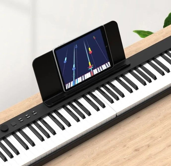 Цифровое пианино черного цвета #1