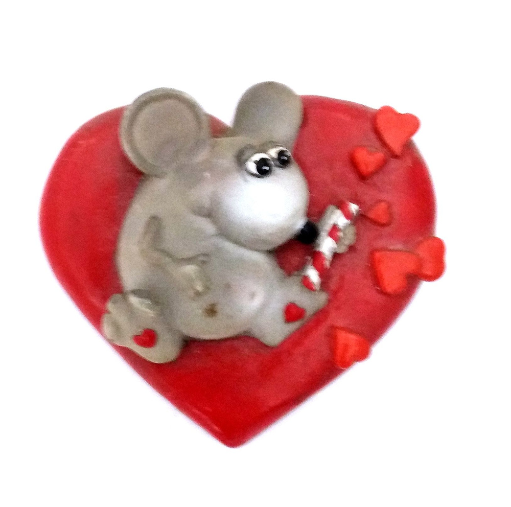 Магнит сердце "Мышонок с конфетой" #1