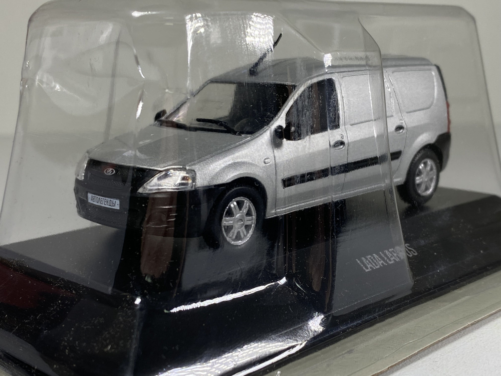 Модель коллекционная автомобиля Lada Largus фургон / масштаб 1:43  #1