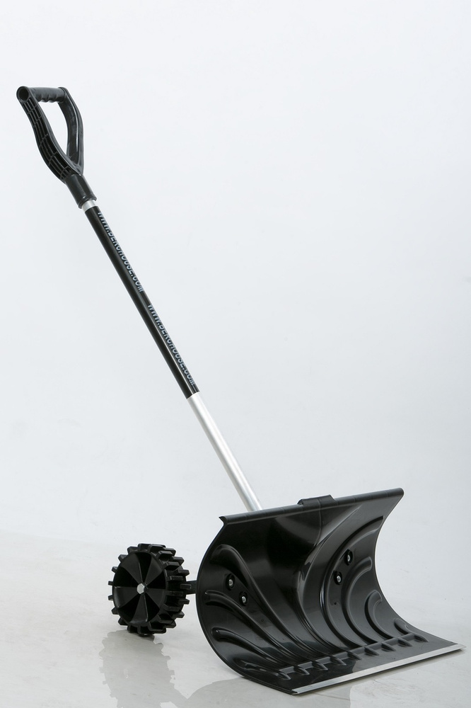Скрепер/движок для уборки снега 660 х 330 мм на колесах, алюминиевая планка, металлический черенок, п/эт. #1