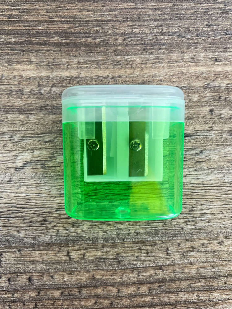 Точилка с крышкой 2 отверстия, с контейнером для стружки, зеленая  #1