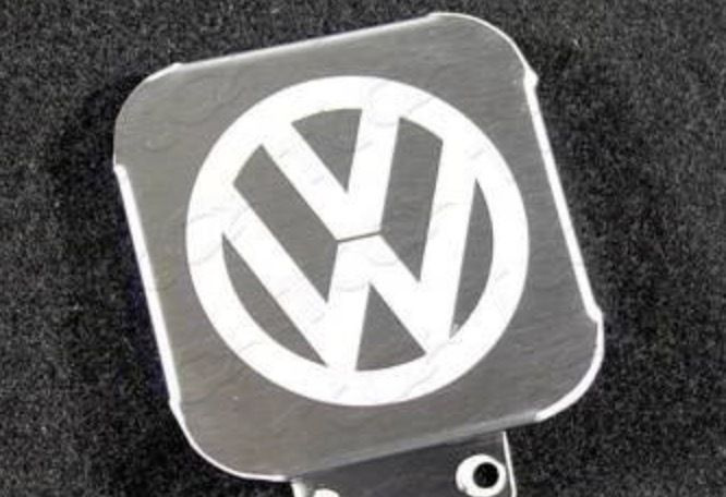 Заглушка на фаркоп под квадрат 50x50 с логотипом Volkswagen, (нерж.сталь) TCUZVWAG1  #1