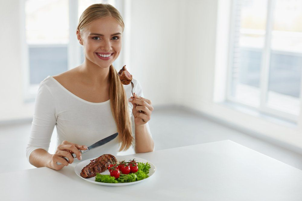 Попробуйте вкусное вяленое мясо из говядины по семейному рецепту. Мясо говядины халяль от фермеров республики Татарстан. Приготовлено по домашнему, ручная работа и обвалка мяса вручную, удаляем жир и жилы, именно поэтому мясо не жесткое и вкусное. Натуральный вкус натурального мяса