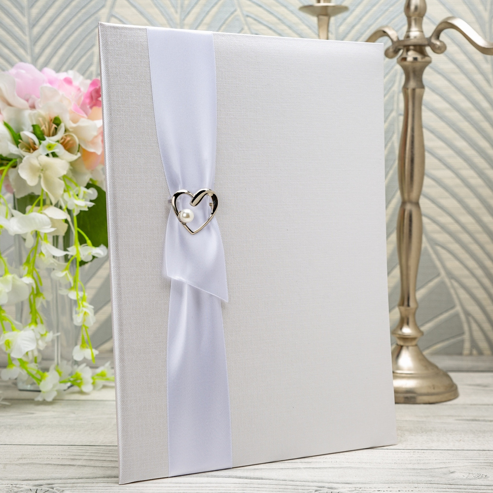 Свадебная папка для свидетельства о заключении брака в ЗАГСе белого цвета с атласной лентой и серебристым #1