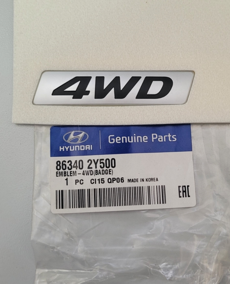 Эмблема "4WD" на Хендай IX35 2014-2015 / арт. 863402Y500 / бренд MOBIS #1