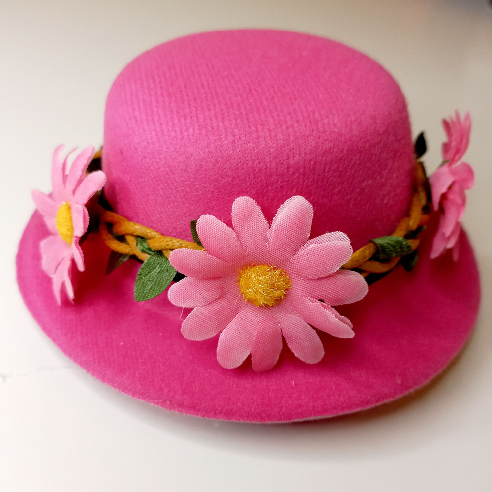 Шляпка-заколка малиновая и светло-розовые ромашки #1