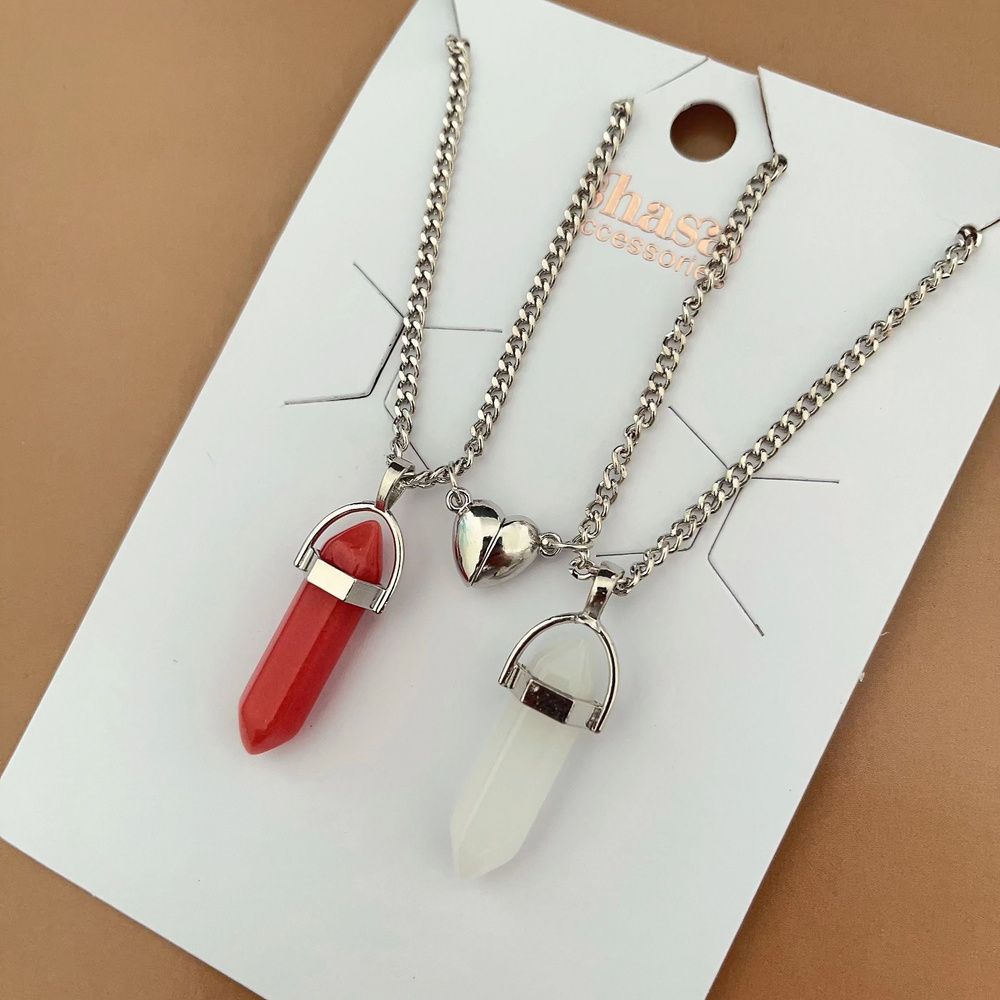 Комплект из 2 парных магнитных подвесок "Красный и белый кристаллы с сердцем" на цепочках *  #1