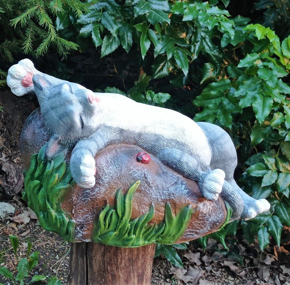 Кот спит на камне. Садовая фигурка, 25*50*30 см. Уличный декор от производителя, не гипс.  #1