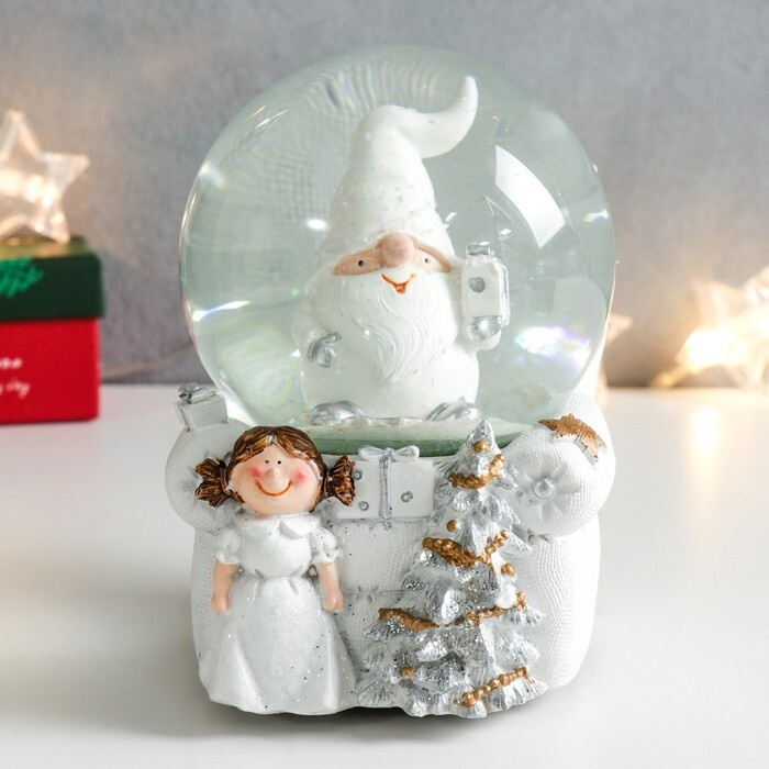 Стеклянный новогодний снежный шар музыка "Дед Морозик на кресле" белый 11,5х11,5х14 см  #1