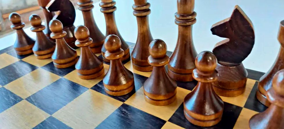 Шахматы Турнирные Гроссмейстерские, деревянные с черной доской, рисунок золото, 40*40 см, производство #1